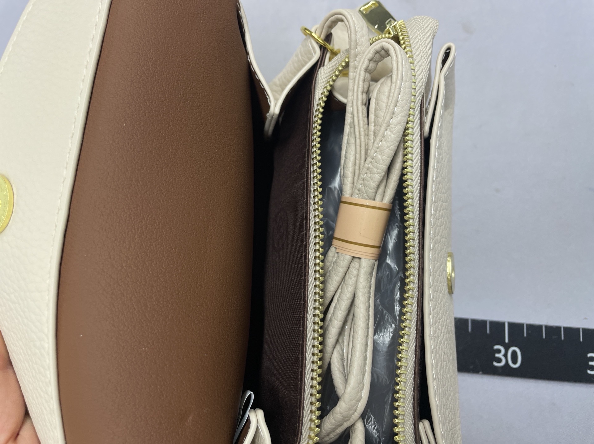 Women’s french-style flap bag, casual small bag, 2026 new fashion crossbody shoulder bag with elephant charm
