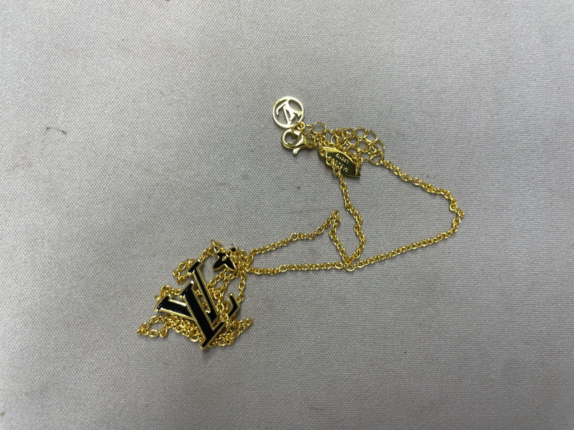 Donkey new arrival high version flower enamel letter v necklace suitfashioneasiest for matchins clavicle chain manufacturer batch