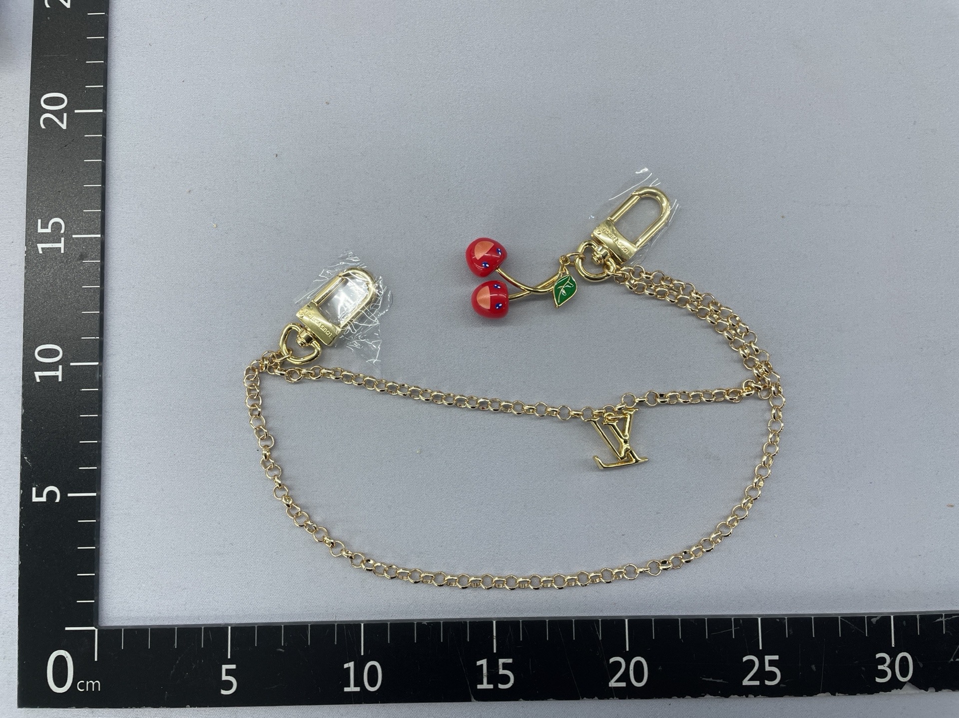 Lvjia export hot selling series fashion metal bag pendant presbyopia key pendant car key chain keychain