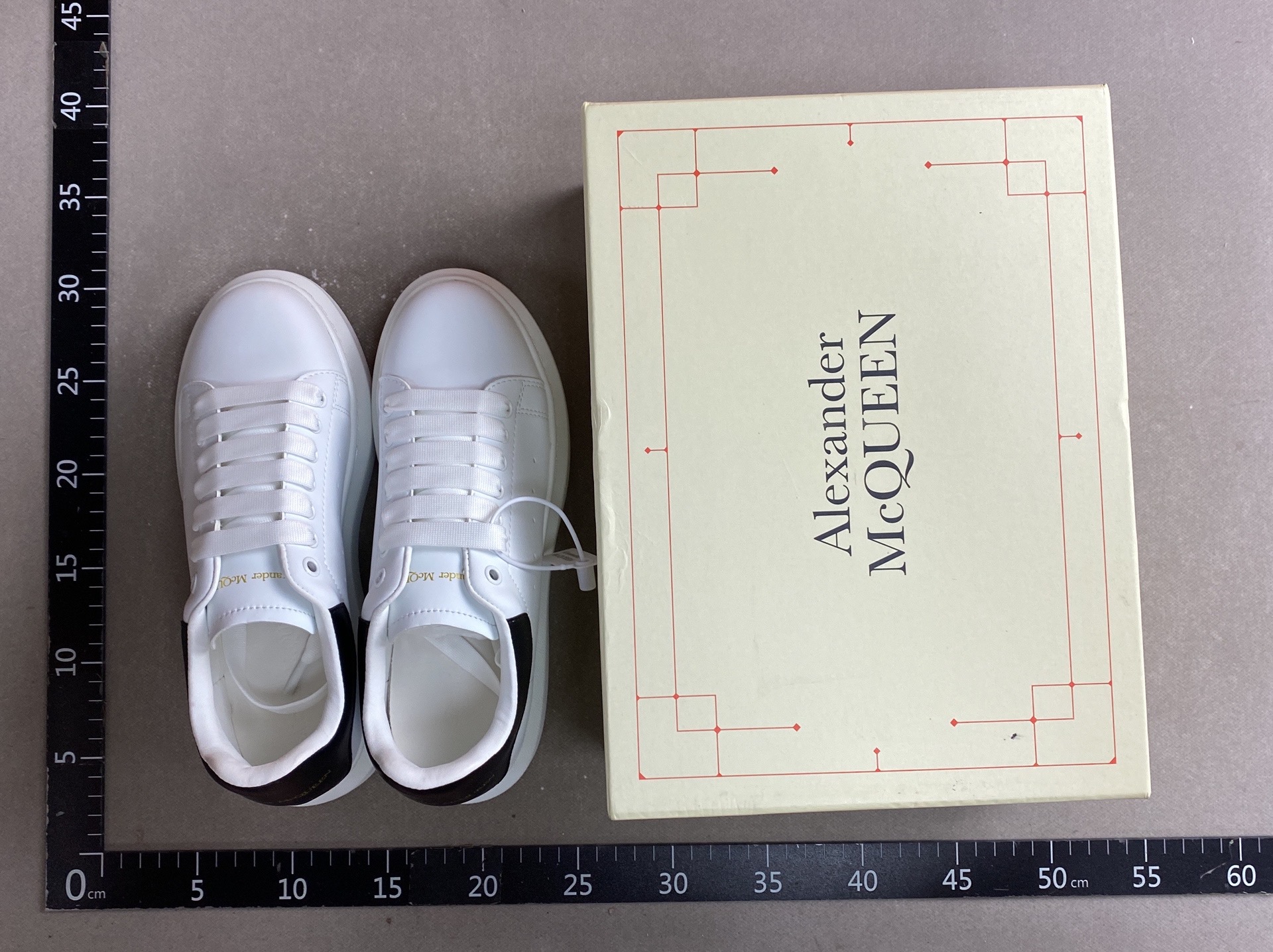 Classic and versatile white shoes for men and women, couple style c (15% off)