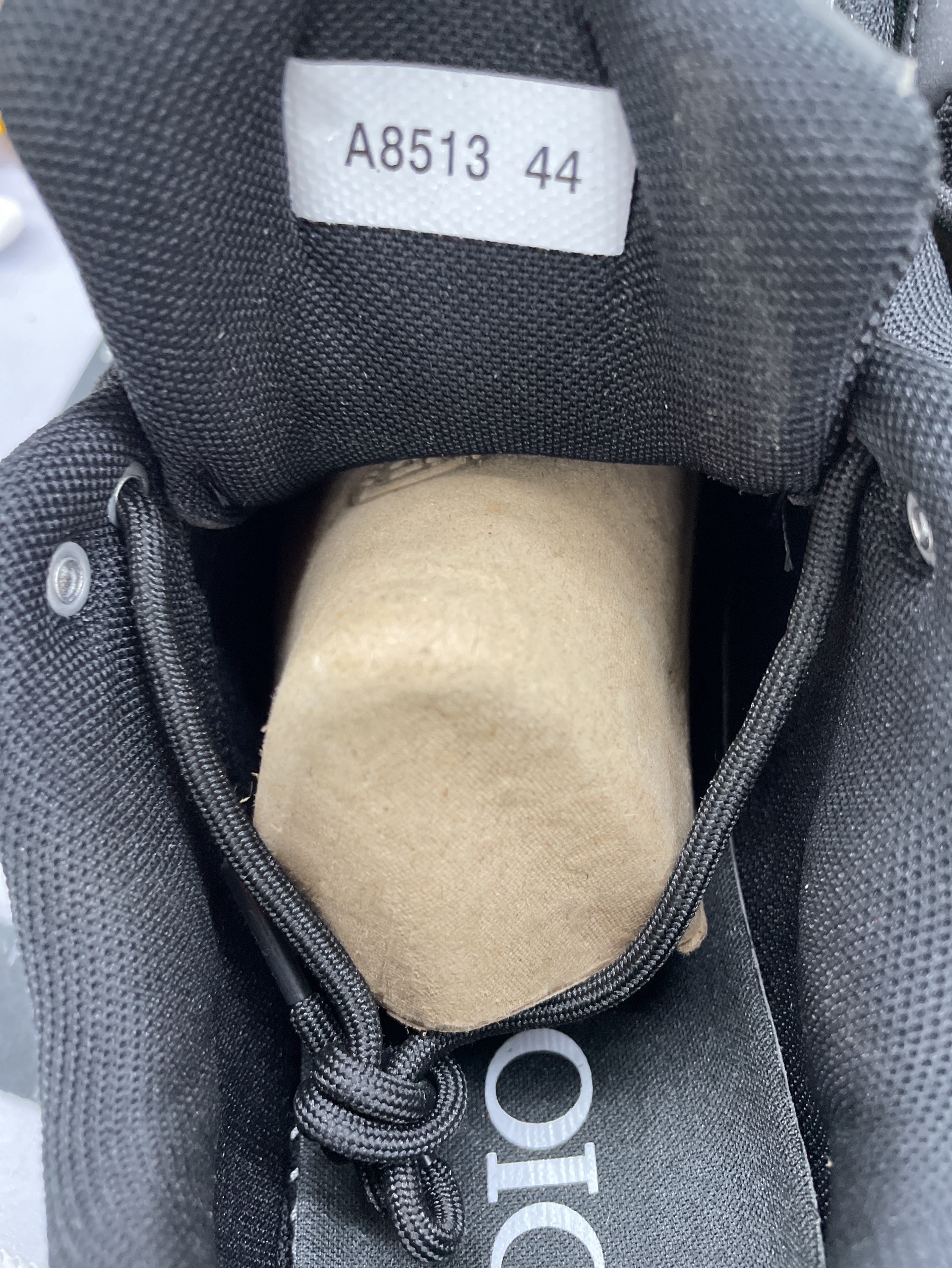 UNF 经典男女通用款休闲运动鞋情侣鞋326