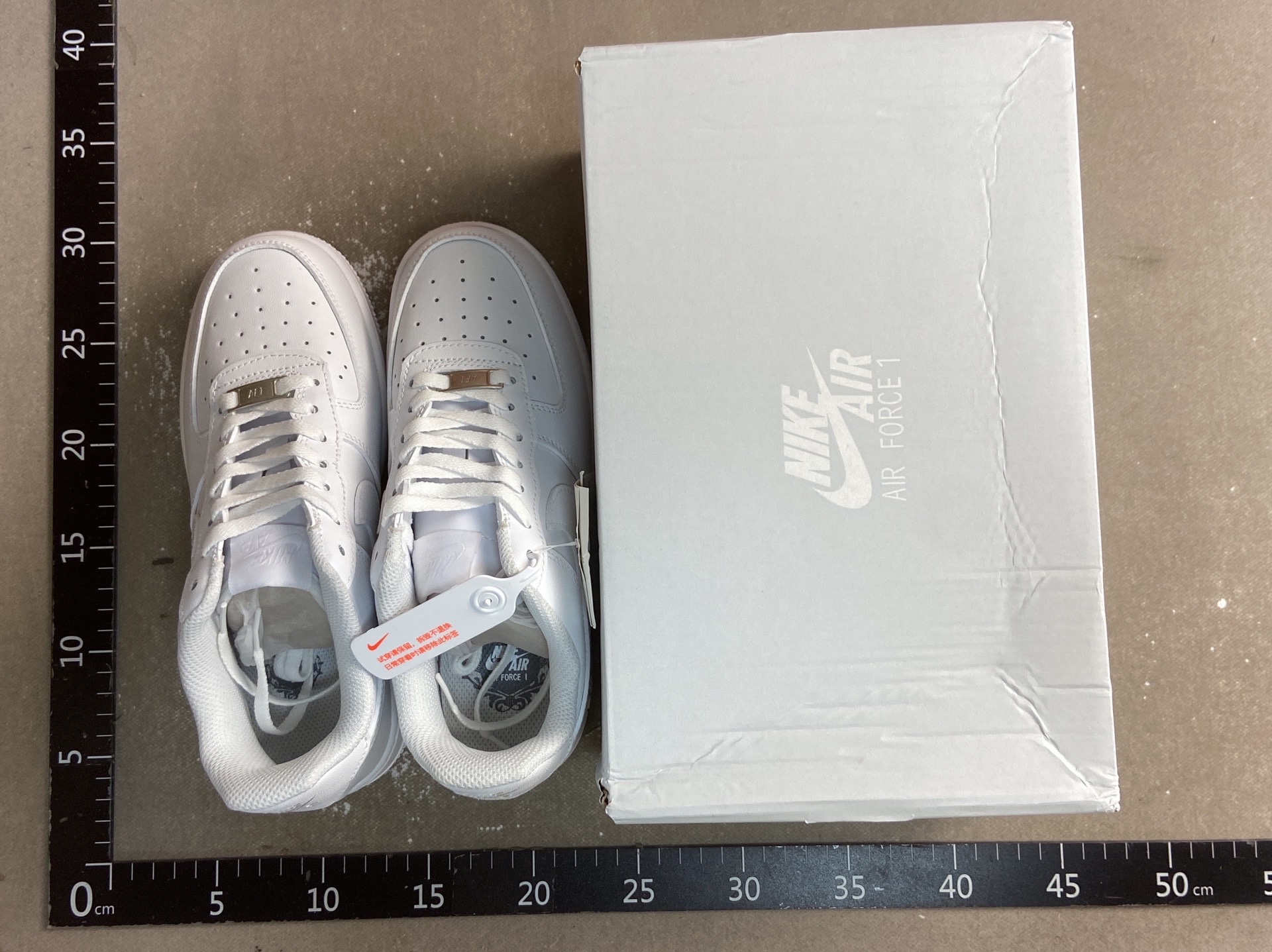Versatile casual sneakers for men and women – pure white, trendy low-top white shoes for all seasons