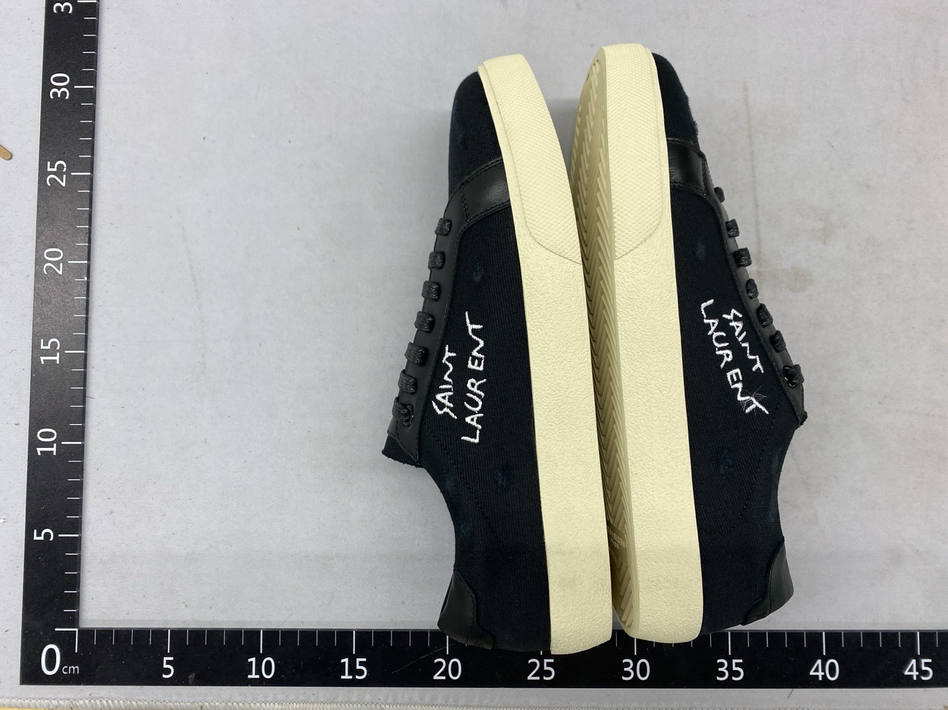 2024 new top grain leather trendy low-top sneakers – black & white – summer high school entrance exam slp shoes