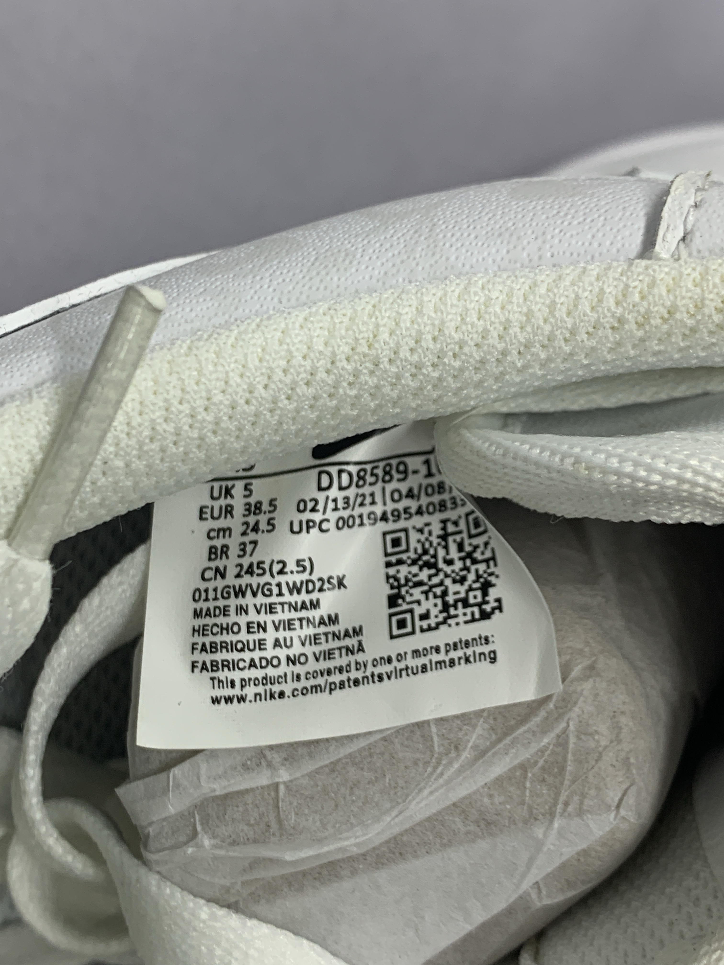 All-white classic low-top sneakers – couple’s athletic skate shoes (crh02-2)