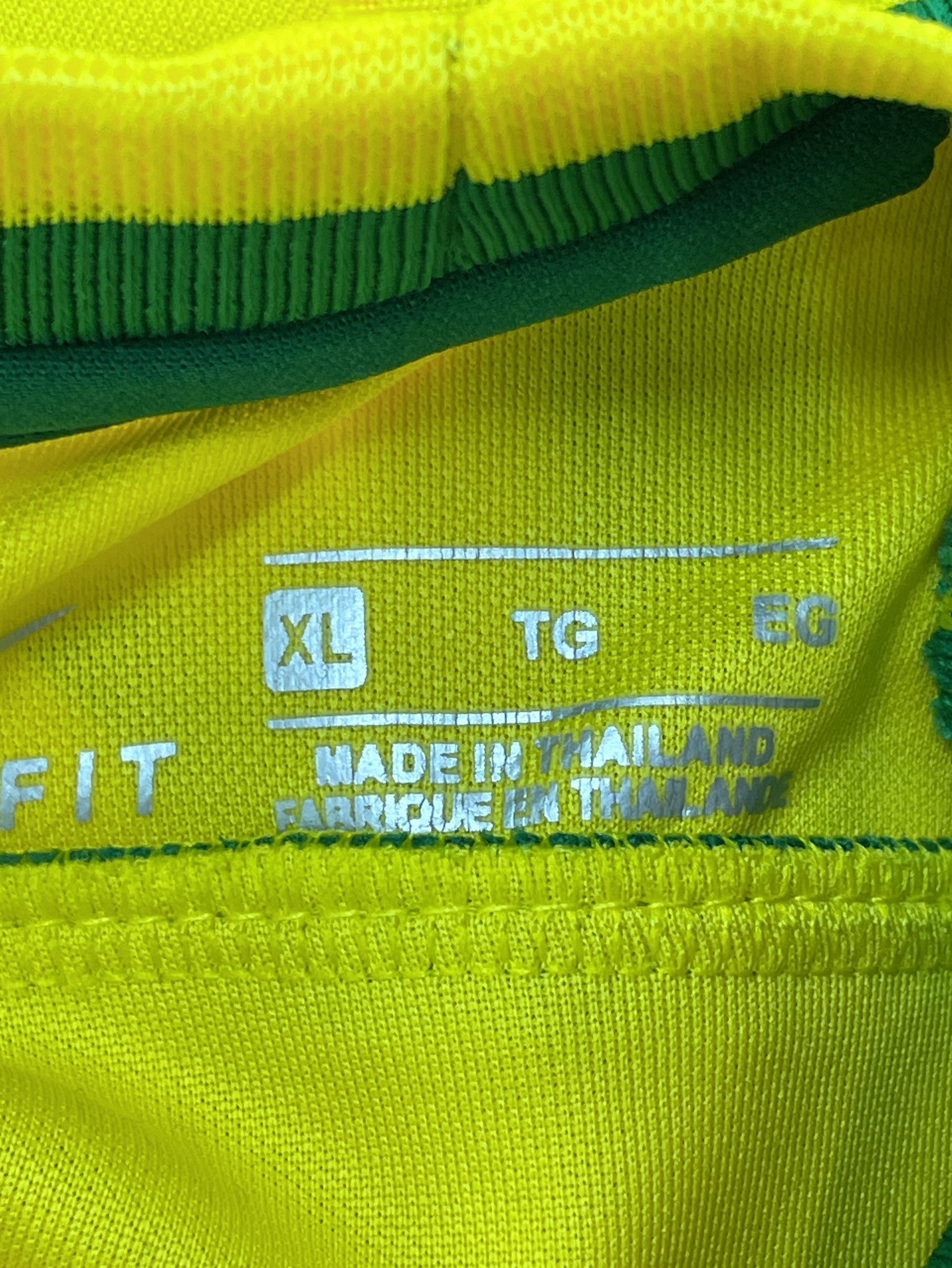 2002 world cup brazil home jersey #6 carlos, #9 ronaldo, #11 ronaldo – retro soccer jersey apparel