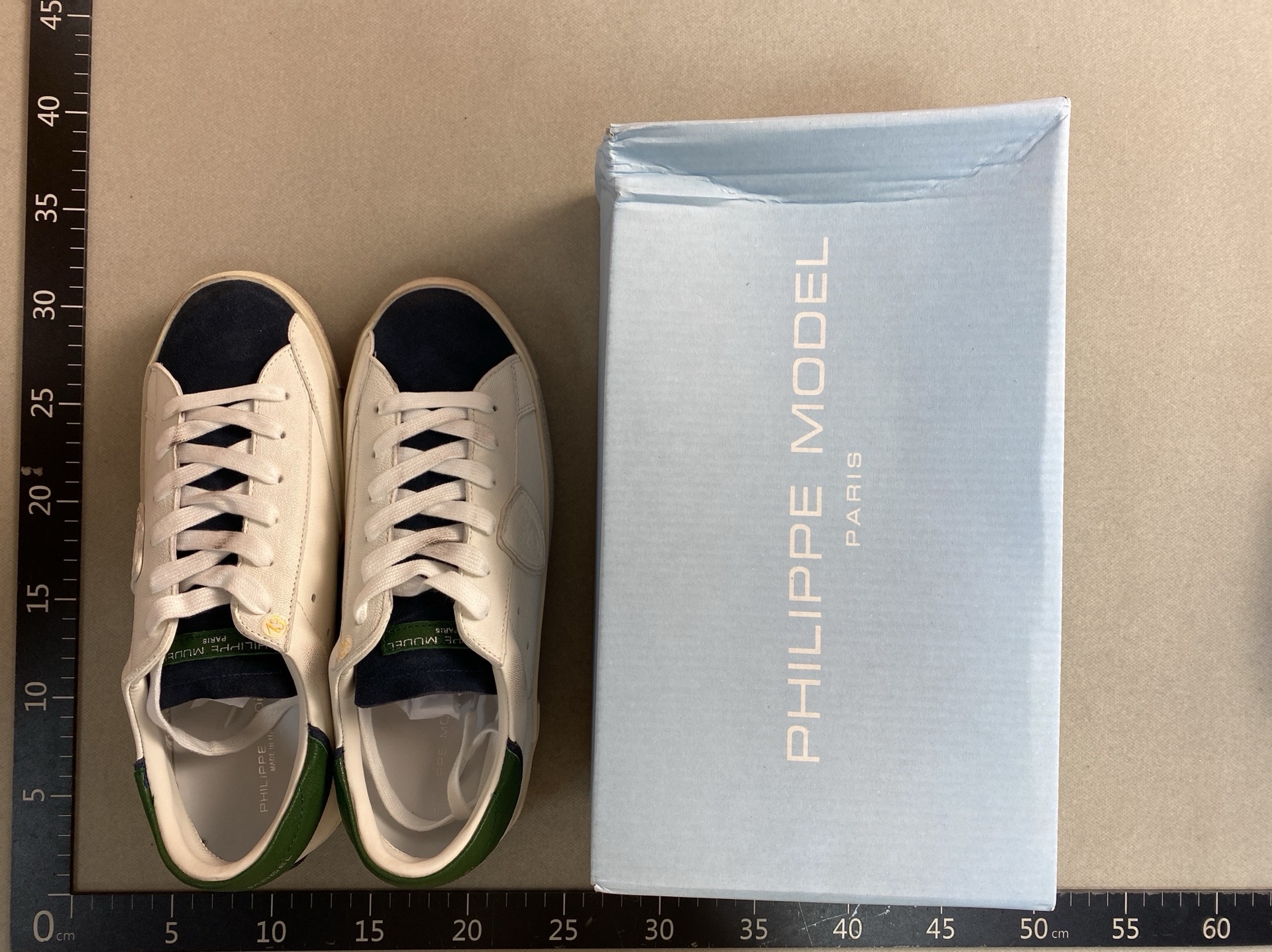 Factory direct: distressed men’s sneakers – vintage white canvas shoes with hidden wedge heel, authentic leather construction