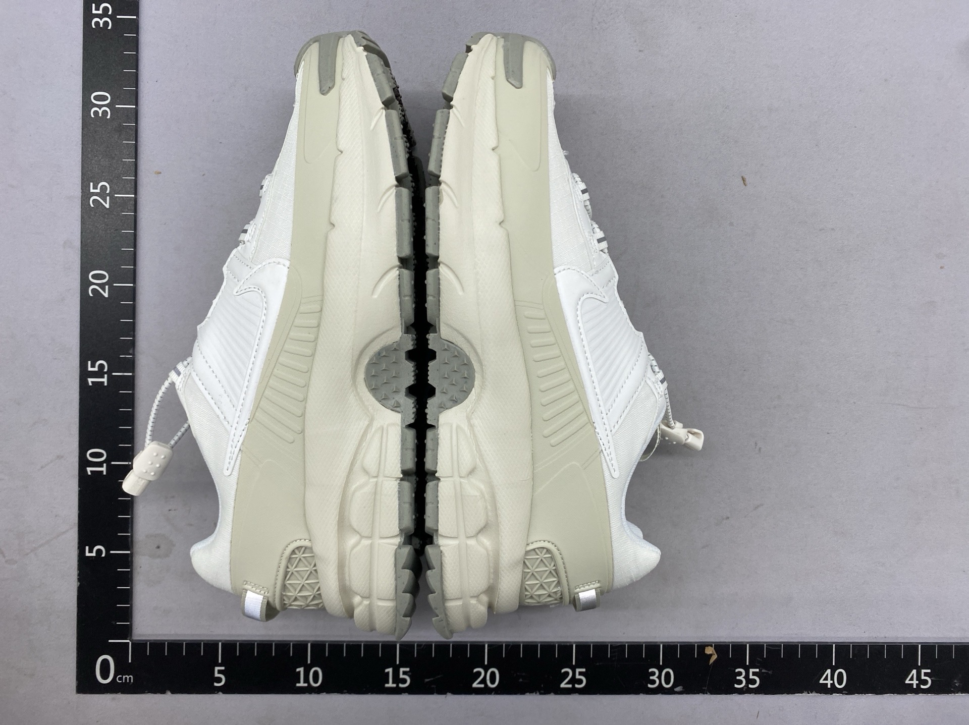 branded sports佛莫罗五代训练鞋 Vomero 5 Roam运动鞋老爹鞋