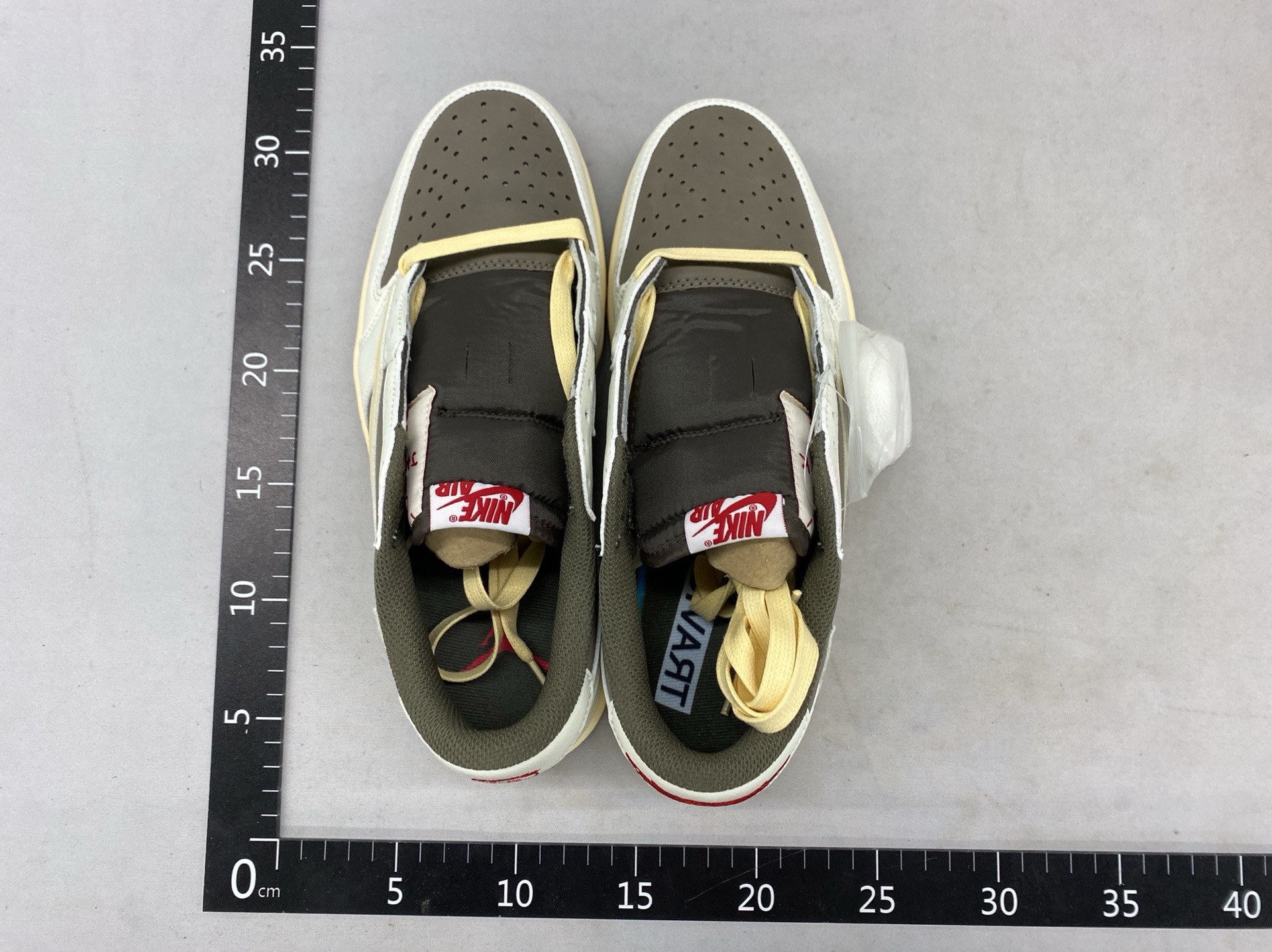 【S版】外贸订单福利特价/头层带刷色/Travis Scott x Jordan Air Jordan 1 二层绒面皮皮革 潮流复古 低帮 篮球鞋 男女同款 白棕色 反转摩卡 倒钩3.0