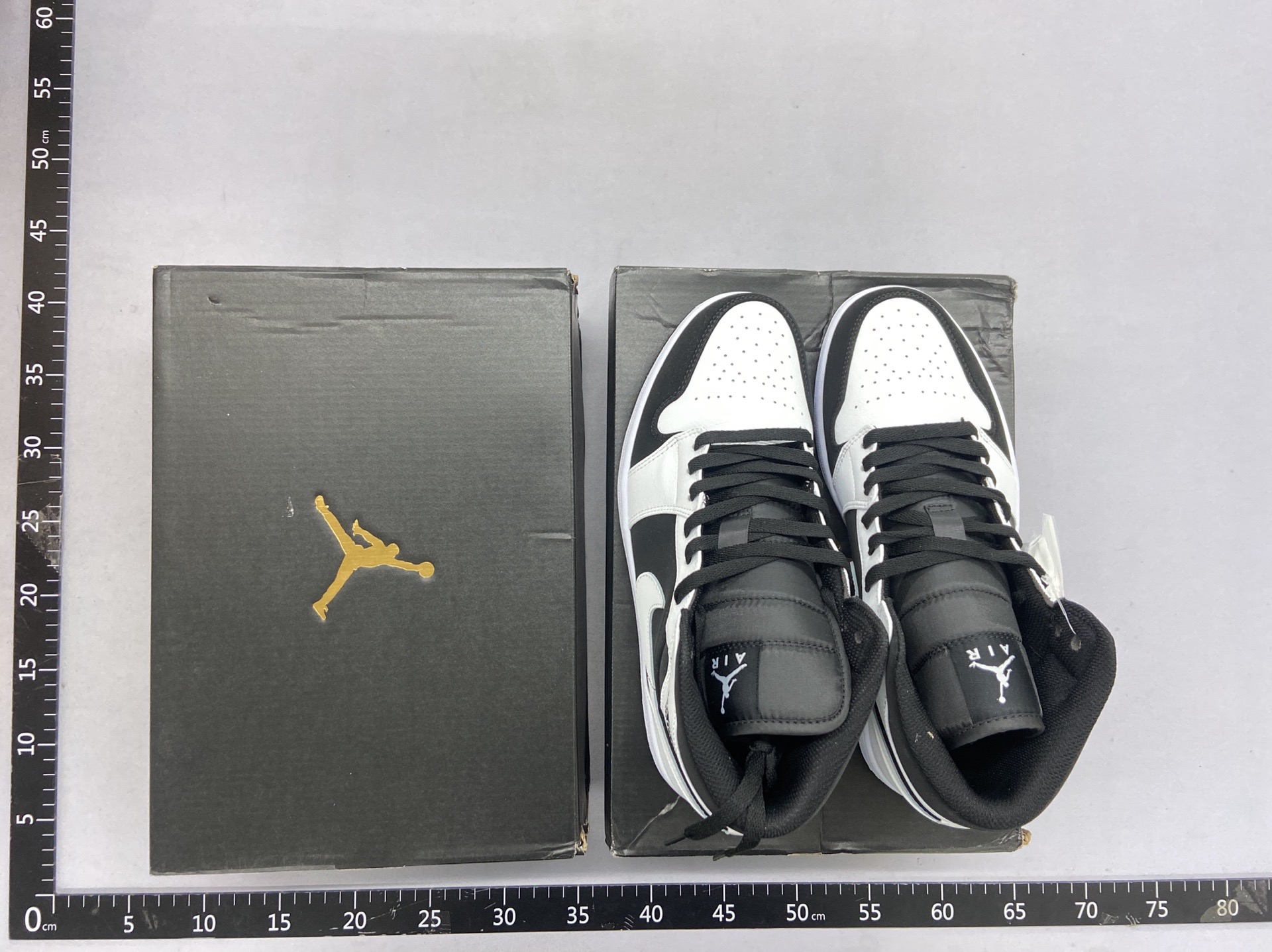 纯原头层 耐克Nike Air Jordan Mid AJ1 男女同款 反转黑白熊猫554724 113 乔丹1代中帮篮球鞋男鞋女鞋情侣鞋生日礼物男女旅游鞋 舒适透气防滑耐磨运动板鞋 复古经典百搭休闲