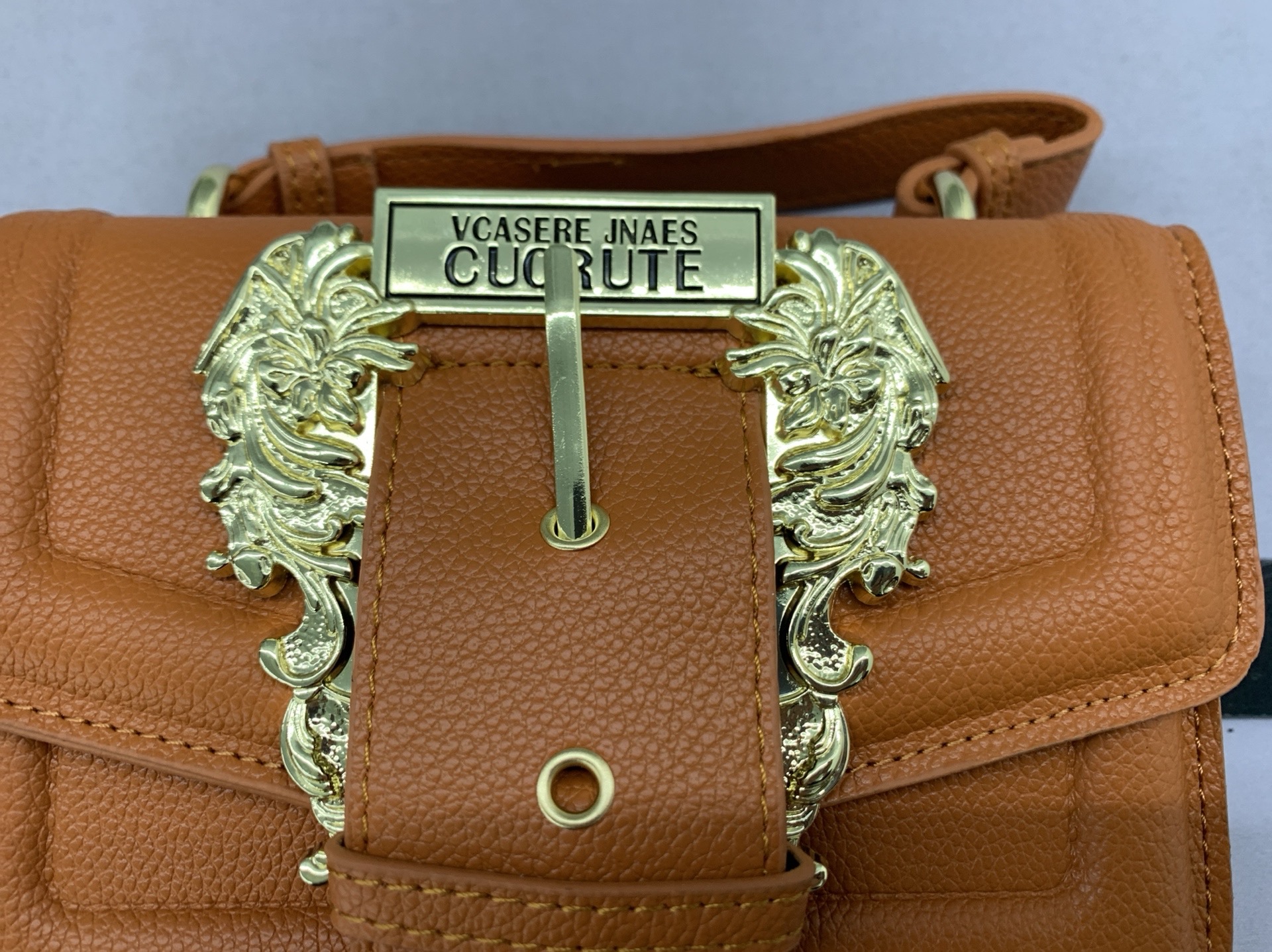 High-end textured women’s bag, 2023 new european and american retro style, small square bag for ladies, fashionable and minimalist, can be worn as a shoulder bag, crossbody bag, or carried by hand