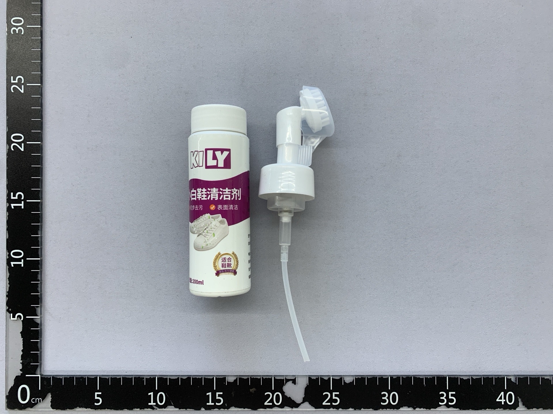 White shoe cleaning foam – stain remover, yellowing eliminator, descaler, whitening, sneaker cleaner, no-rinse dry cleaning agent