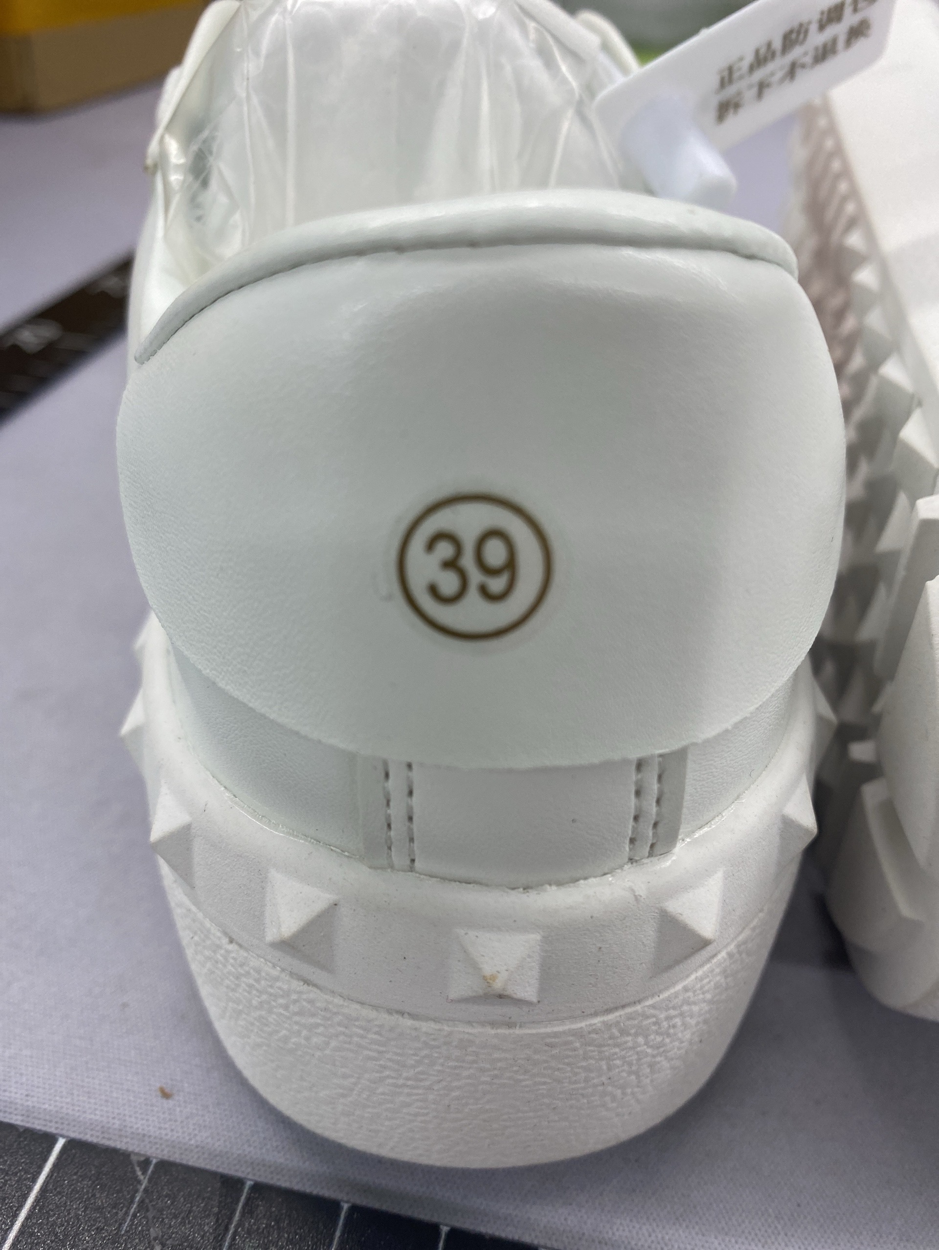 Dropshipping rivet white sneakers – women’s fashion skate shoes, versatile summer style, unisex casual athletic shoes, couple’s shoes