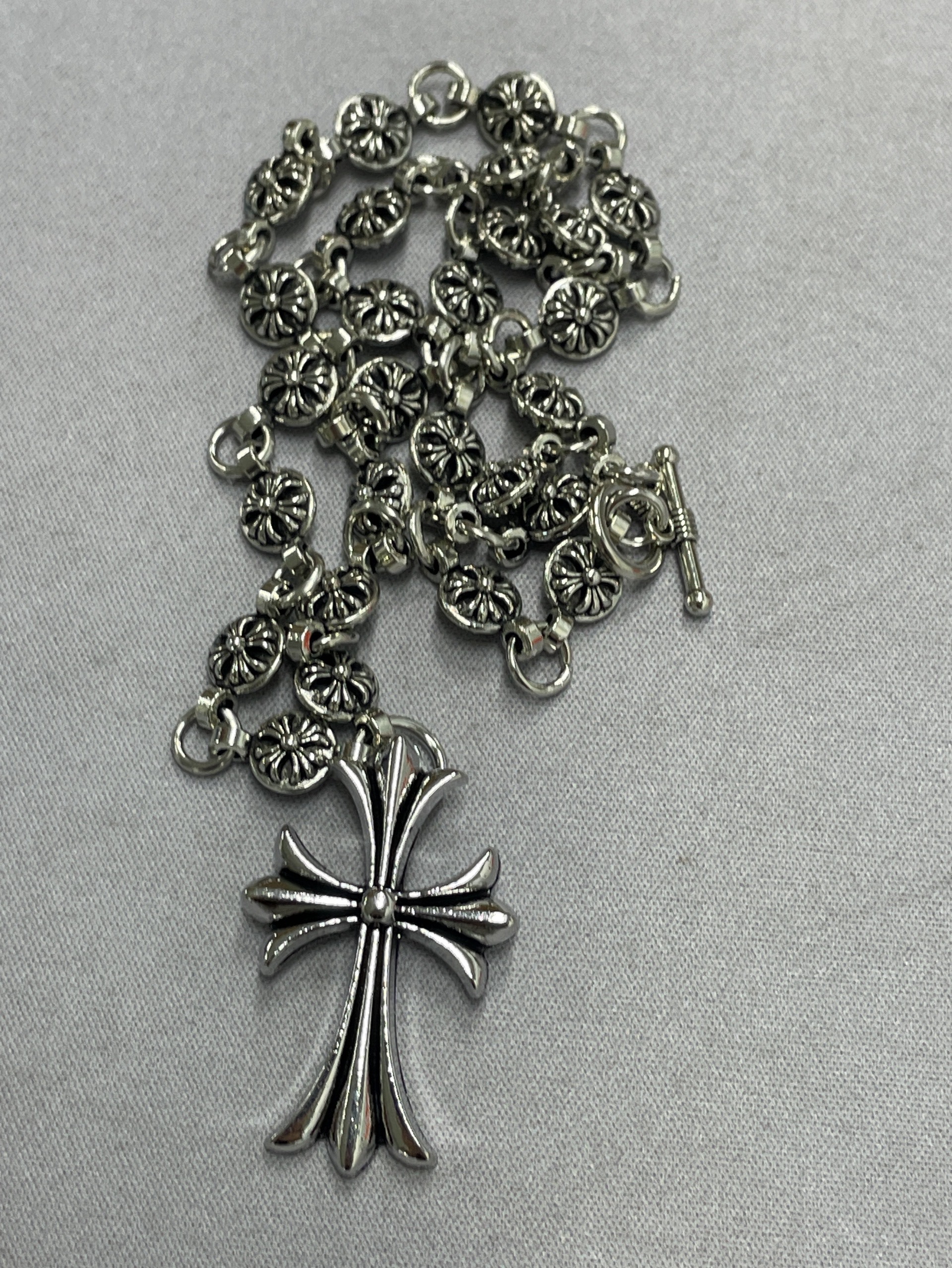 Fashionable vintage cross necklace – valentine’s day gift – classic pendant – european and american style couple necklace – jewelry for men and women