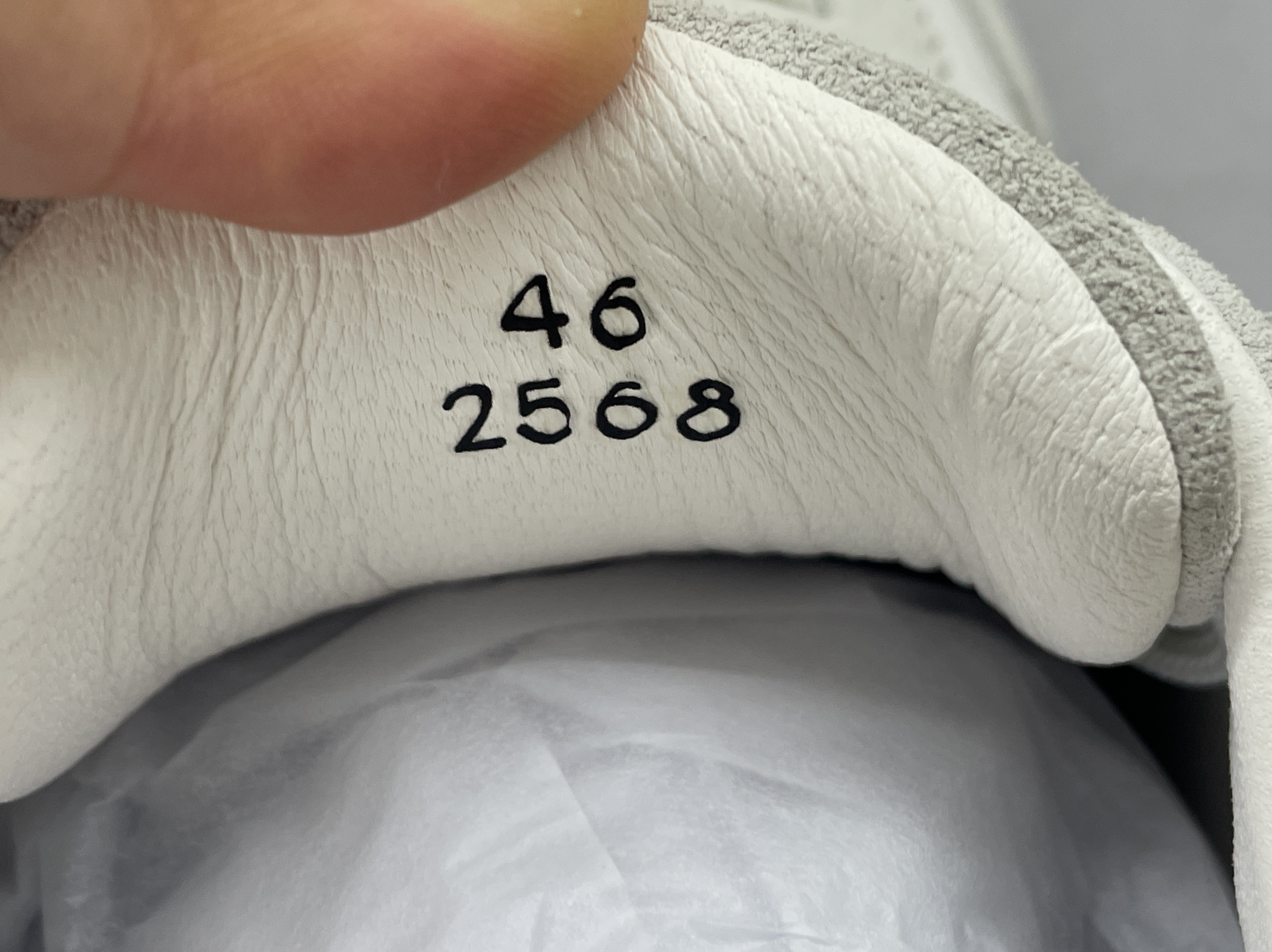 European station 2025 new h-style men’s genuine leather thick-soled shock-absorbing running shoes casual white sneakers athletic shoes