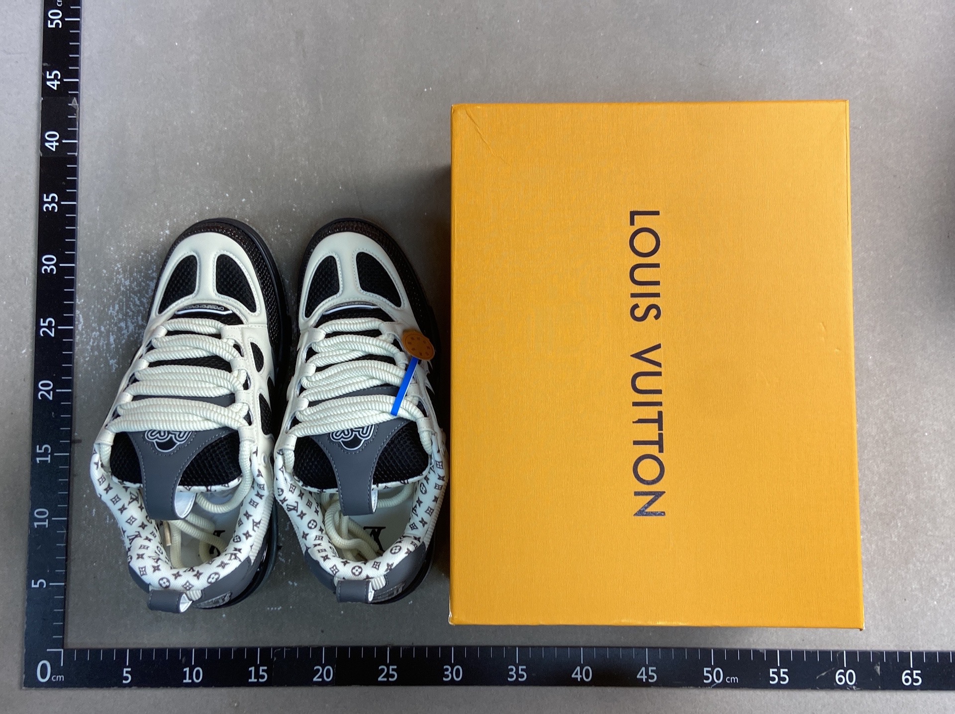 Bread shoes, little fat white shoes, guangzhou shoes, men’s and women’s height-increasing dad shoes, high l sneakers, cross-border shoes, european station