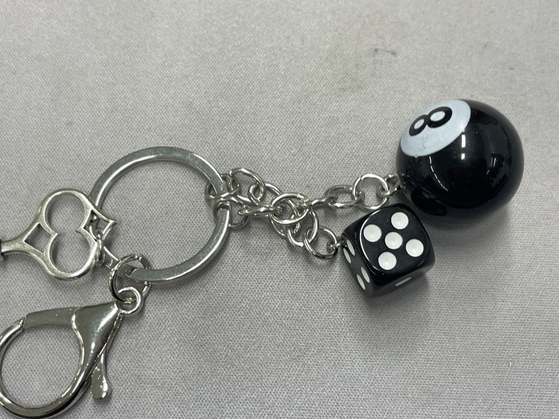 Cross-border amazon dice jewelry pendant black eight billiard keychain billiard bag buckle decoration small pendant jewelry