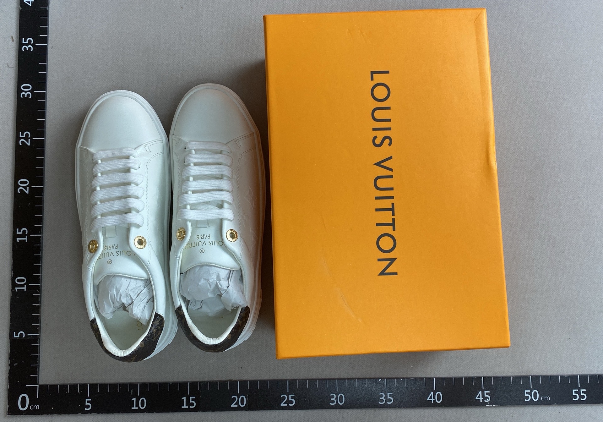 2024 new casual sports versatile white sneakers, couple’s skate shoes, all-over colorful 3d embroidered design, trendy casual style