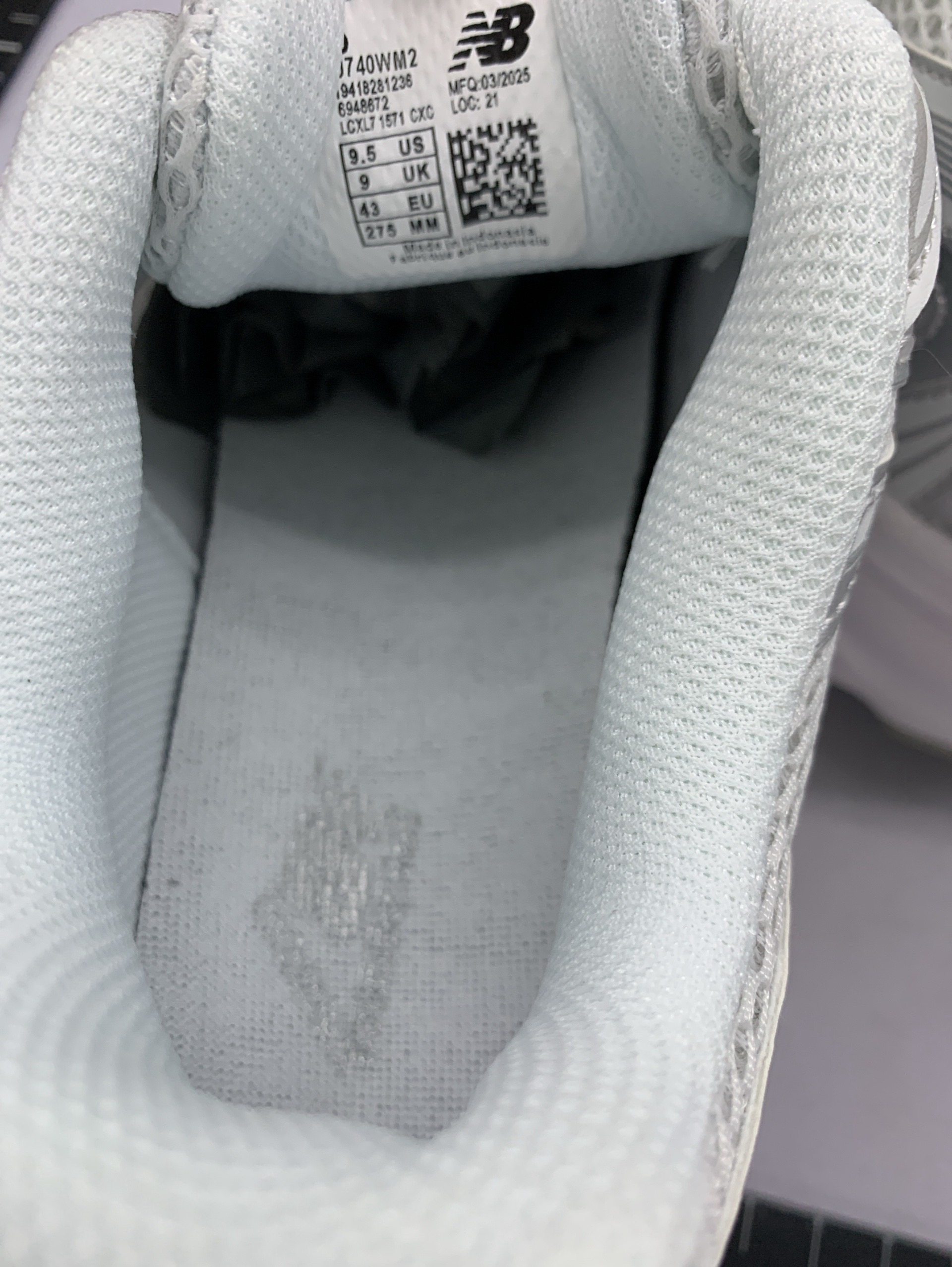 ZW-2 运动鞋舒适为先，品质卓越，让每一步都充满力量。