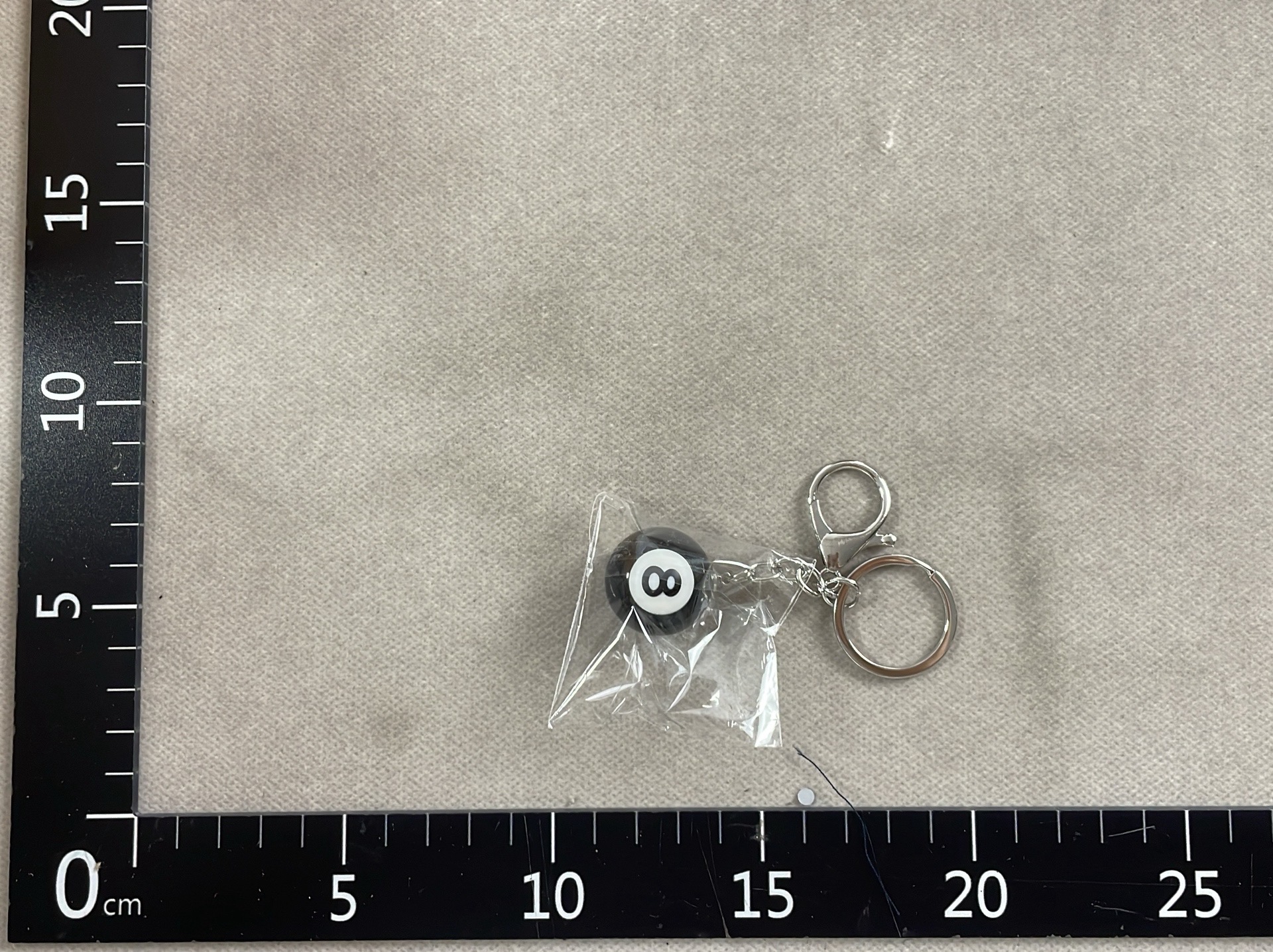 2.5cm personalized black 8 billiard keychain bag pendant ball simulation billiard key chain small gift spot wholesale