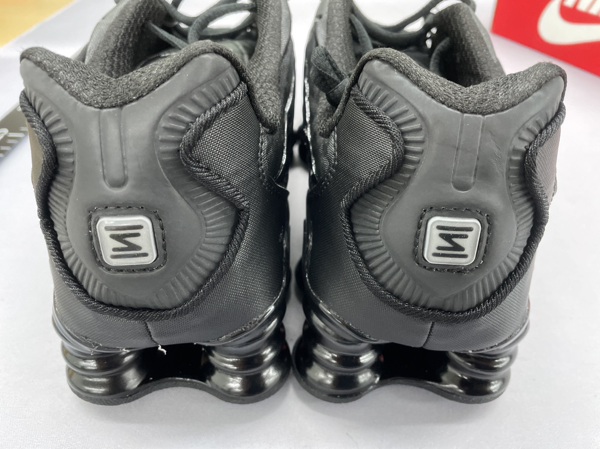 NK SHOX TL 十三柱气垫运动鞋
