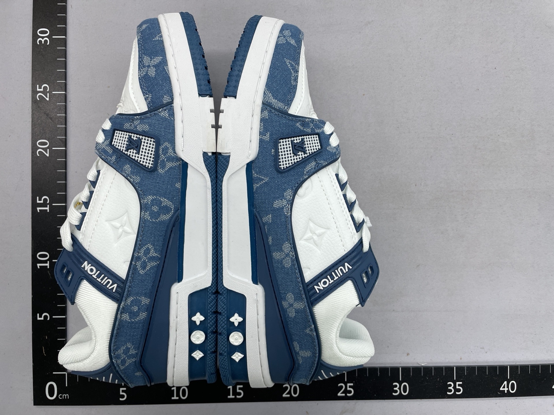 L-Trainer 运动鞋（预算）