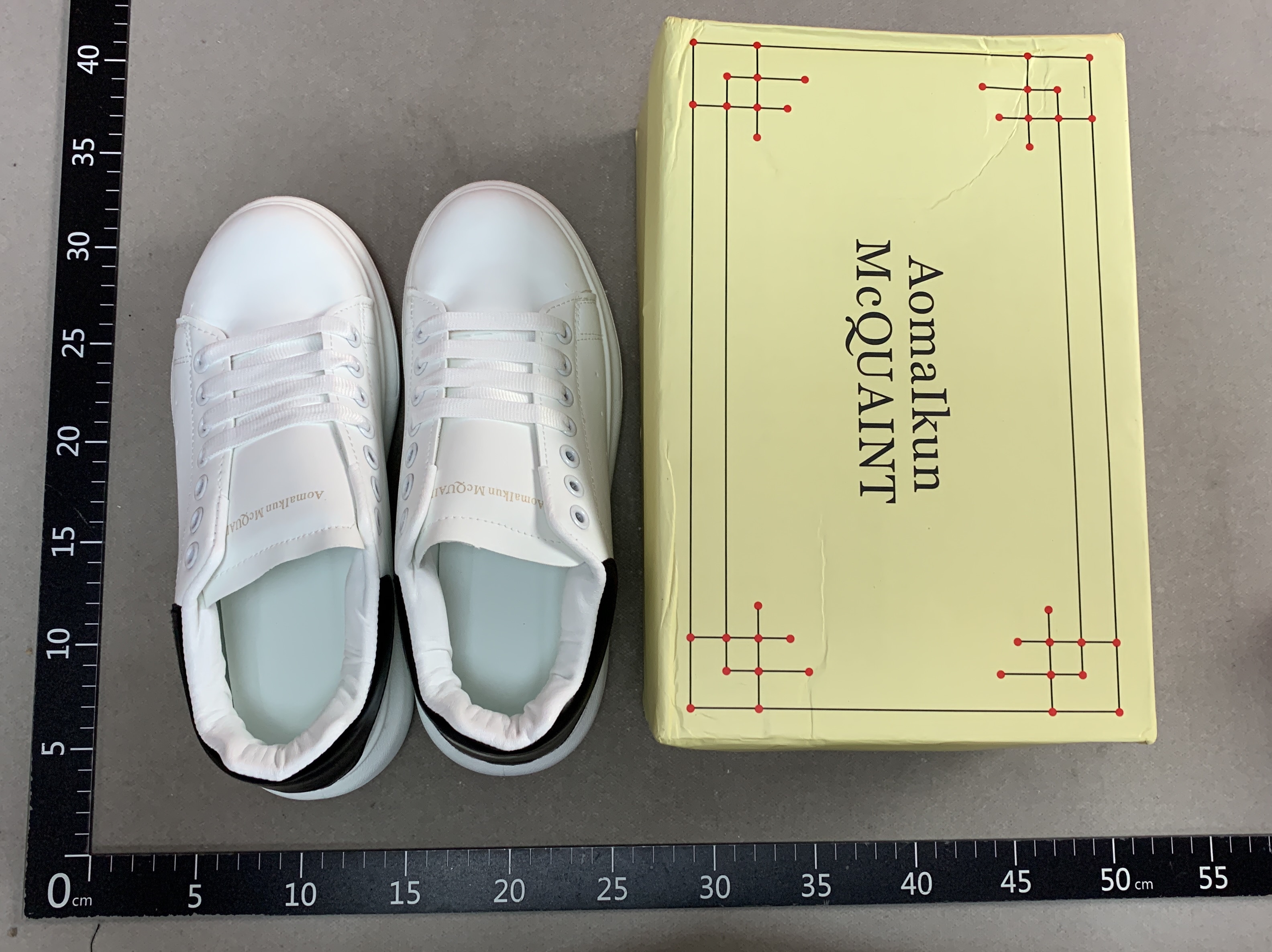 Versatile white sneakers for women, new spring 2024 collection: leather upper, platform sole, chunky sole, height increasing, casual shoes for students and men