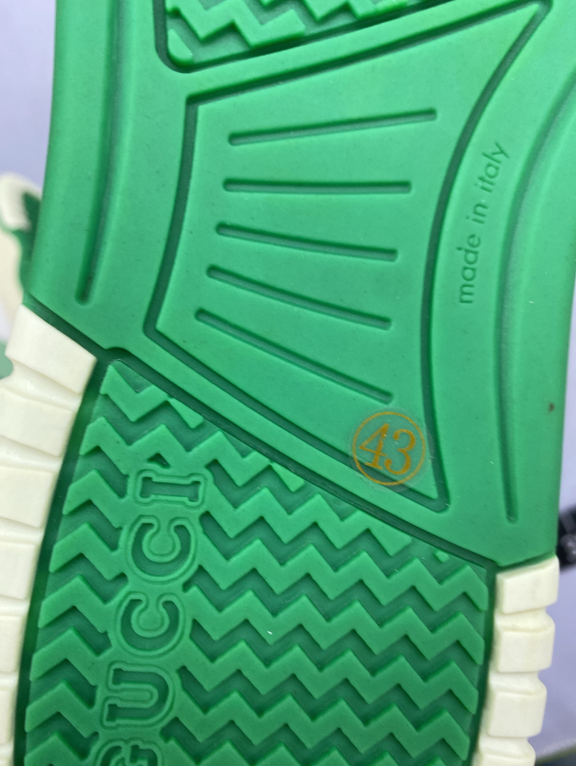 2025 new biscuit shoes genuine leather monogram flat bottom couple retro sports casual trendy color block printed white shoes