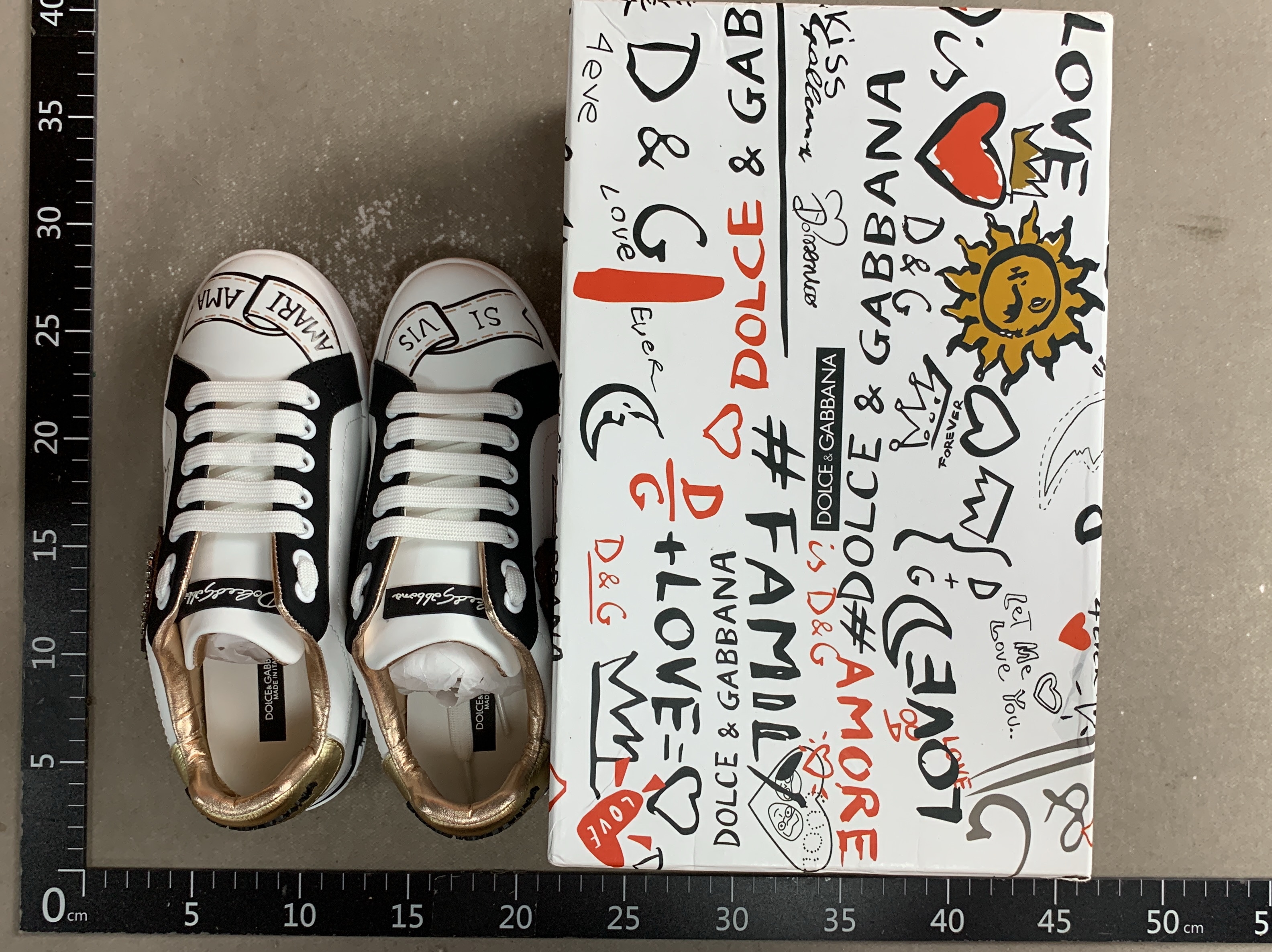 European station graffiti heart white sneakers women’s casual flats fashionable versatile breathable lace-up skate shoes versatile casual