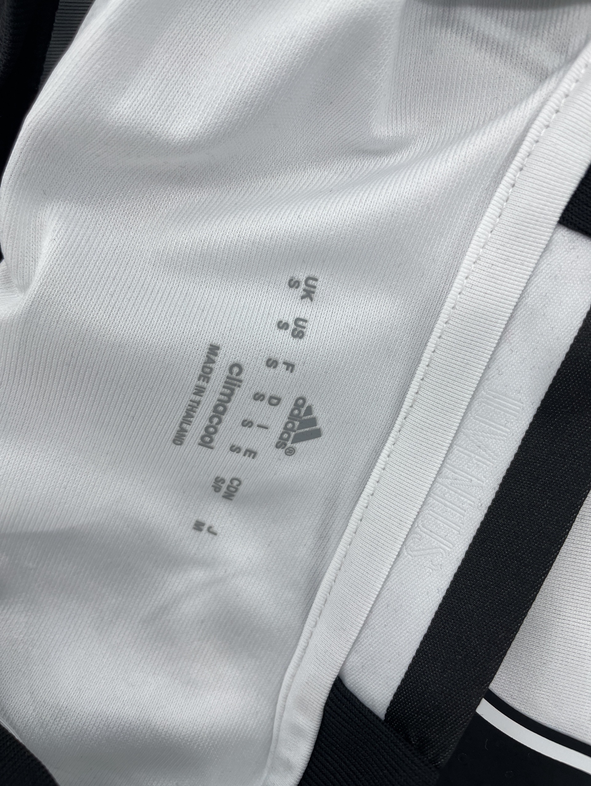 Factory direct: real madrid, barcelona, juventus, manchester united, paris saint-germain retro short-sleeve jerseys – home & away football/soccer apparel