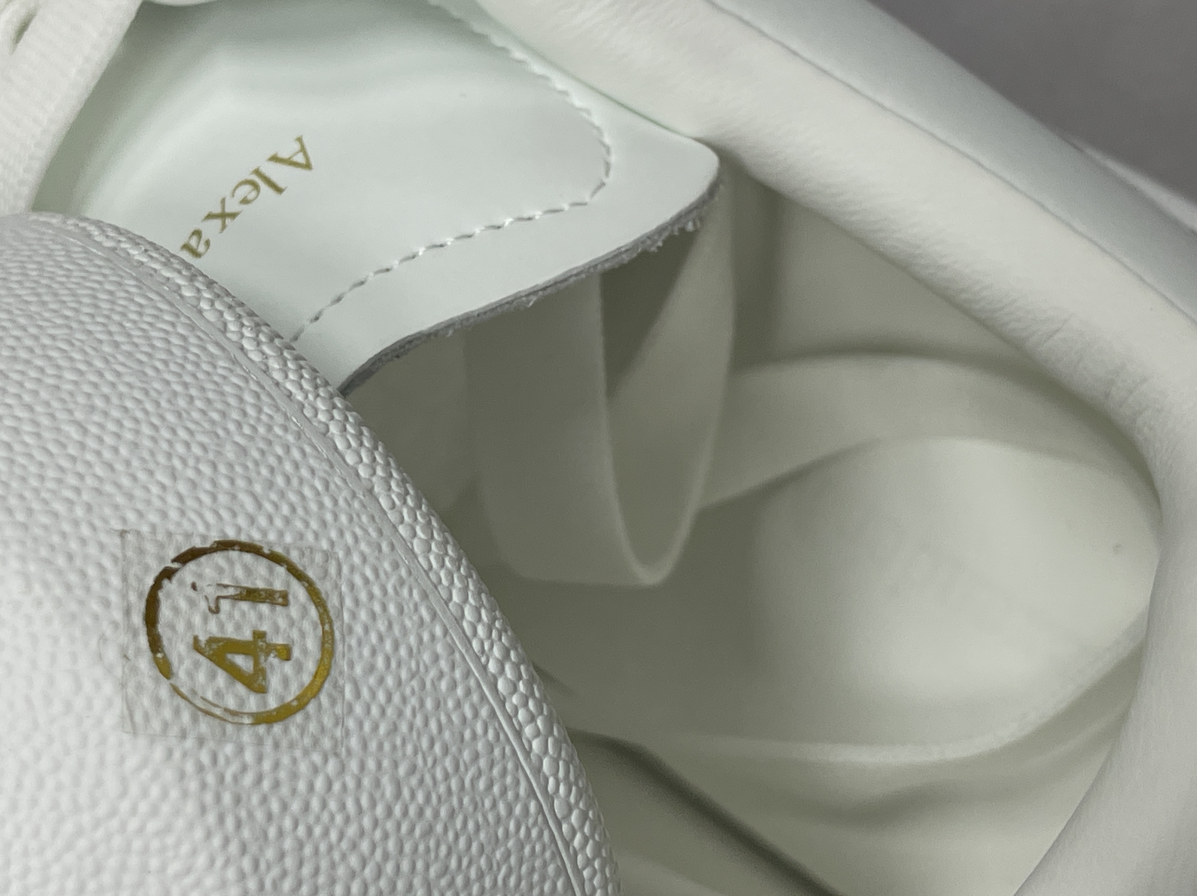 Y1 fashionable thick-soled white shoes