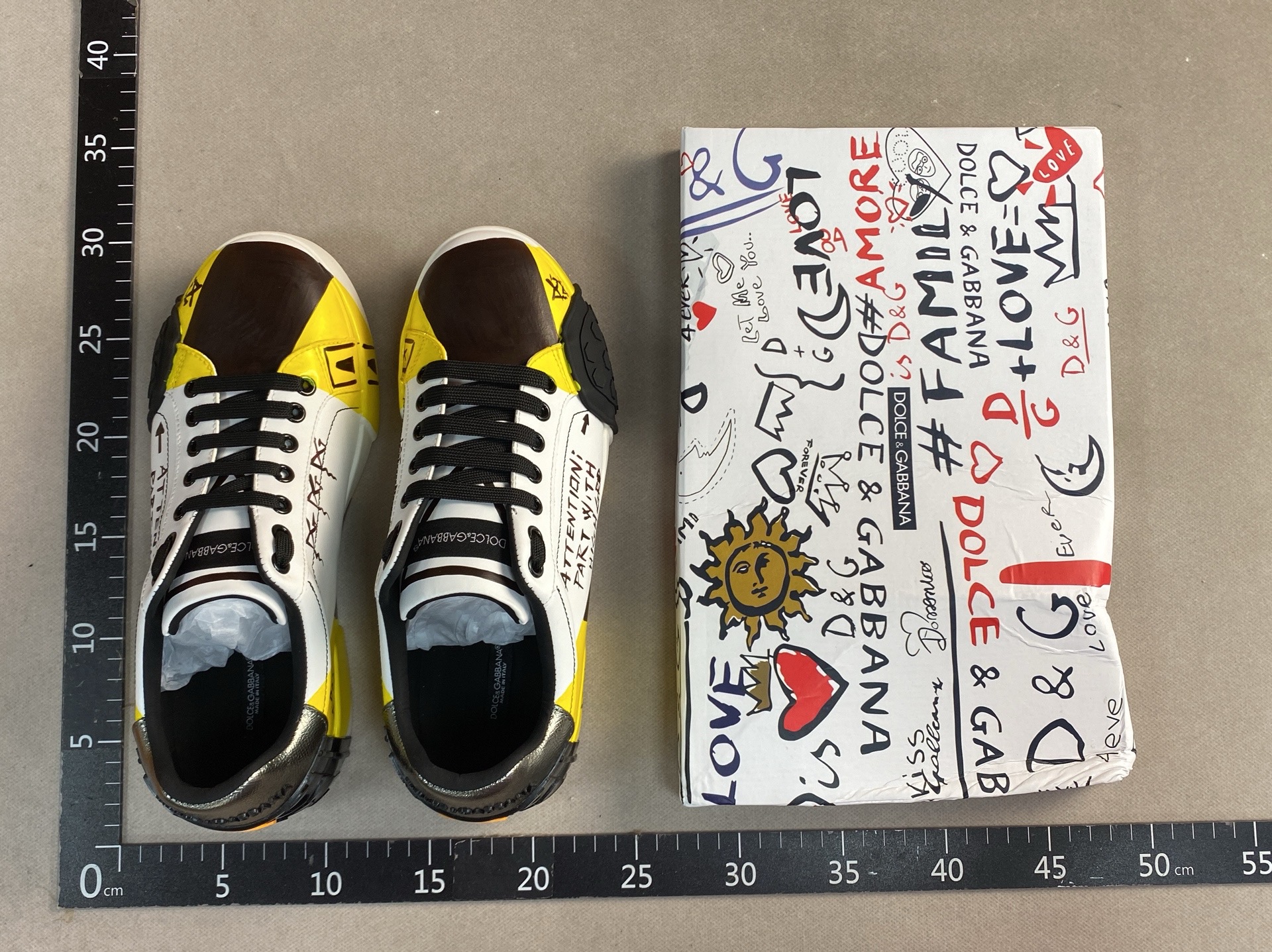 2024 trendy versatile diamond studded graffiti hand-painted couple’s sneakers genuine leather athletic casual white shoes for women