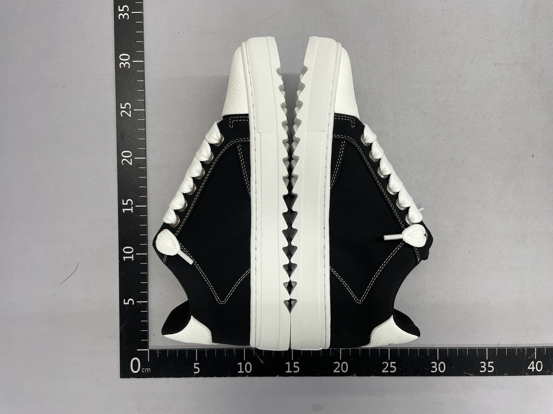 06 casual sports sneakers whatsapp: +86 133 1393 9670