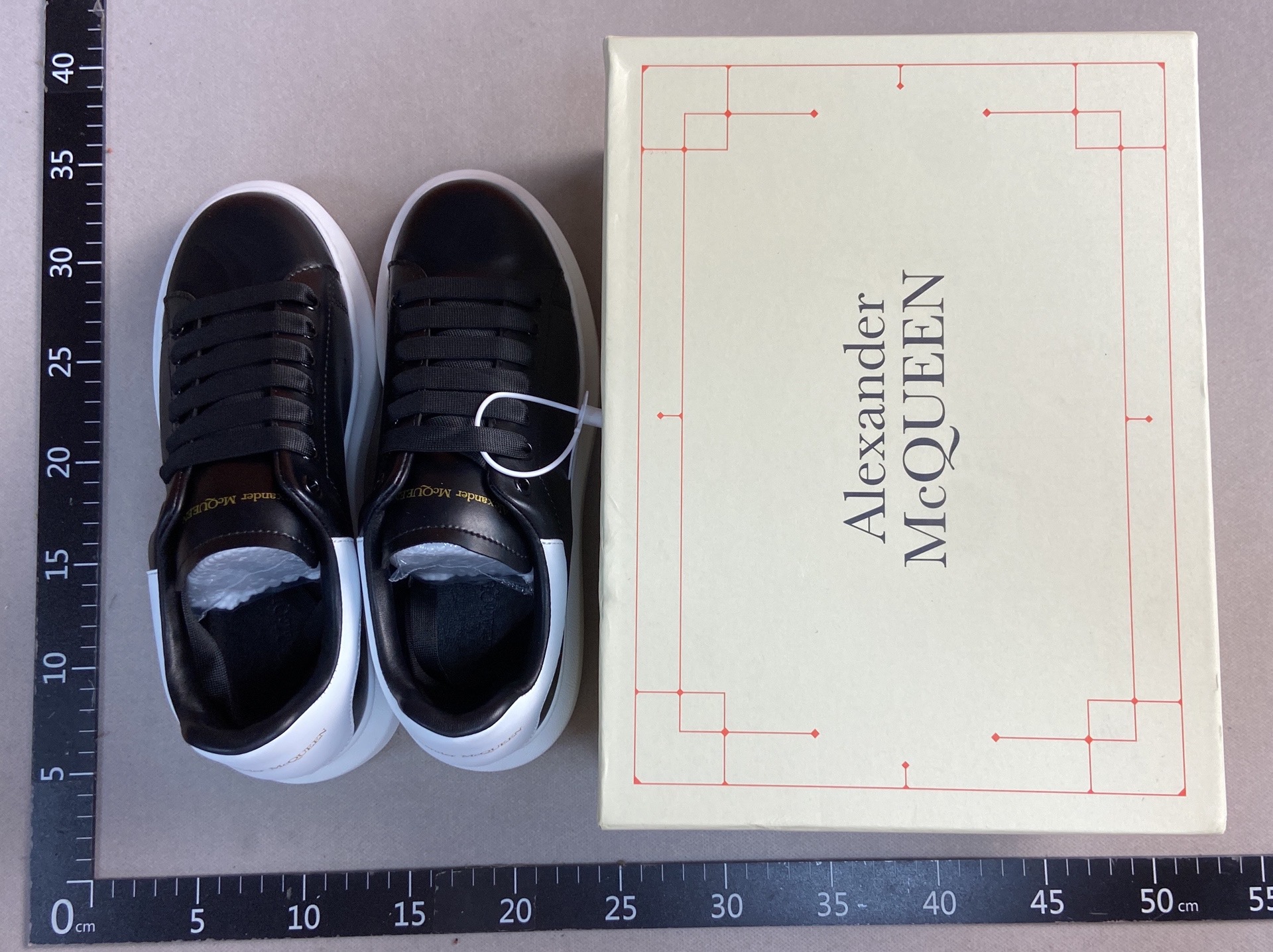 2026 spring new genuine leather platform sneakers women’s black-tongue versatile athletic skate shoes chunky sole mcqueen style