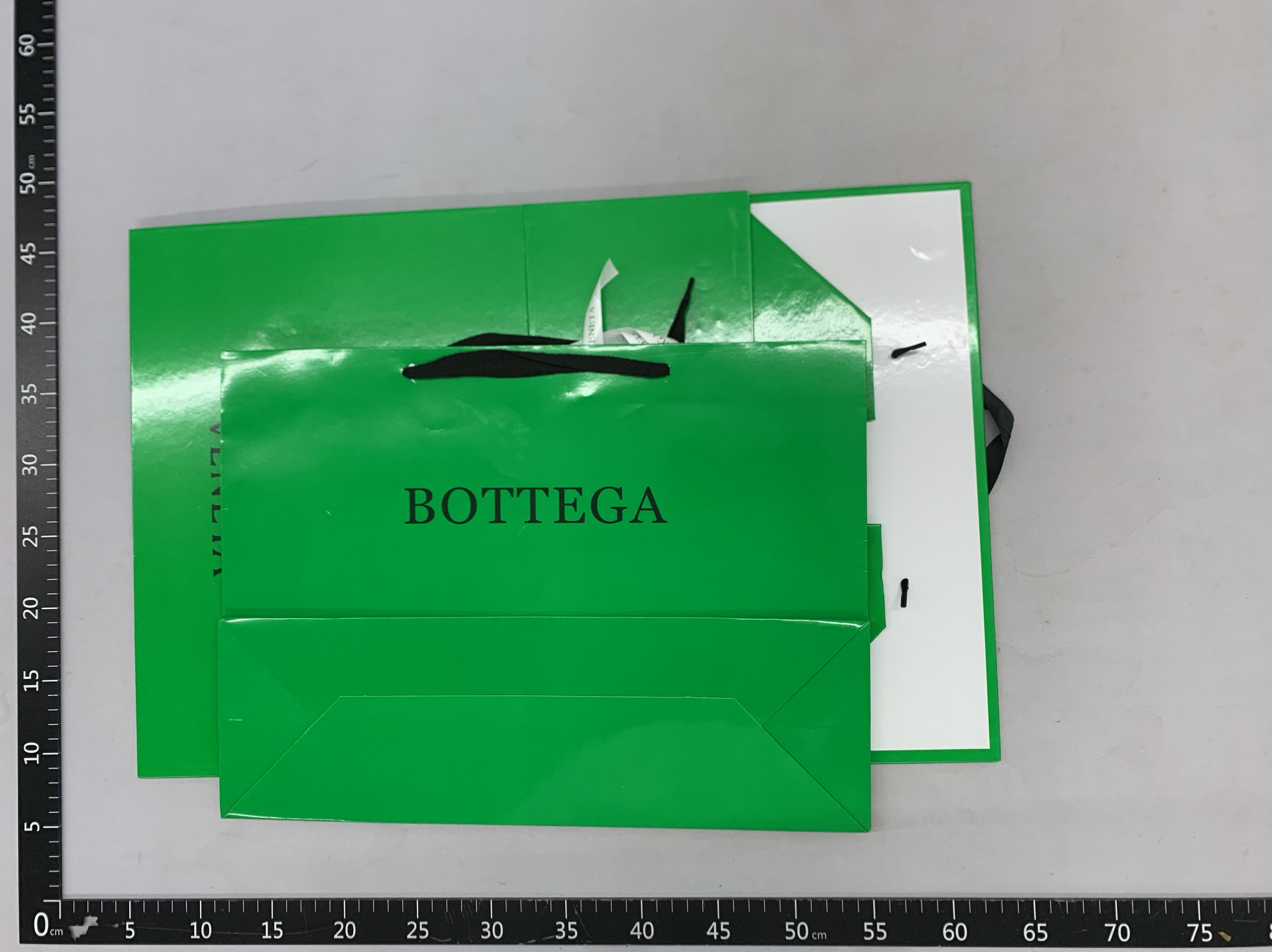 Green big brand magnetic folding gift box bag clothes belt box gift bag wallet box gift giving light luxury ornaments
