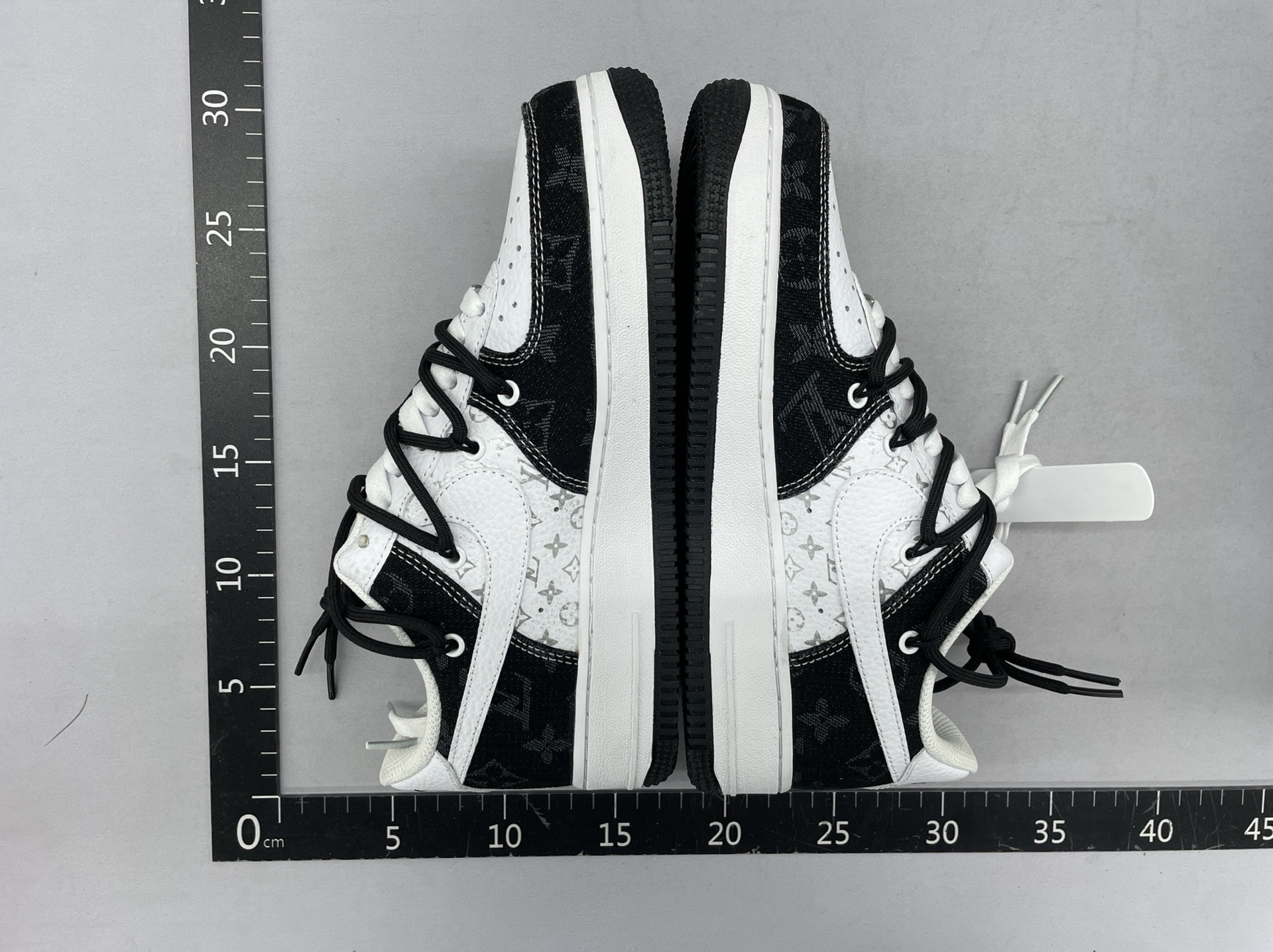 Hot8 classic sneakers casual shoes for men and women neutral style