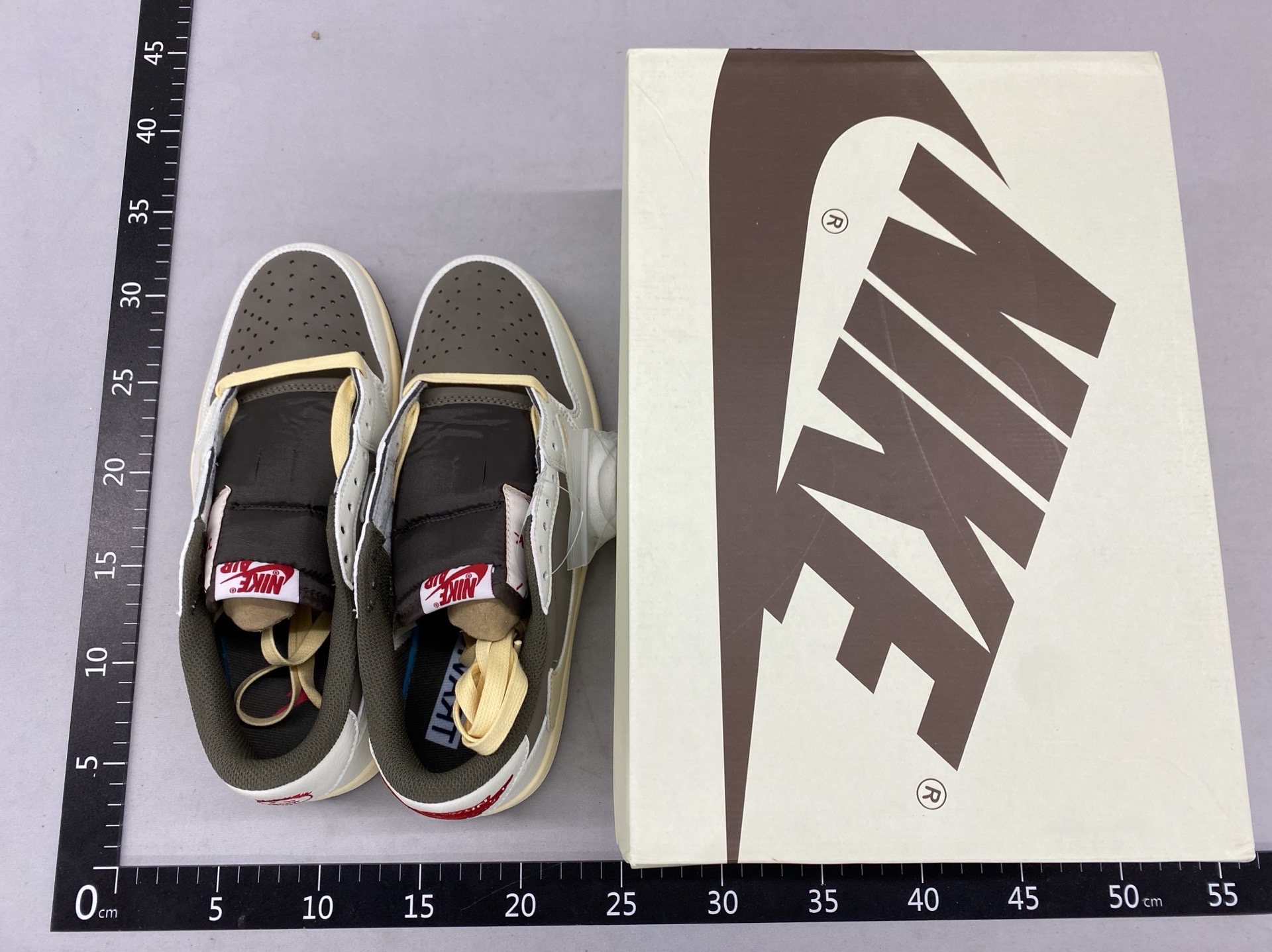 【S版】外贸订单福利特价/头层带刷色/Travis Scott x Jordan Air Jordan 1 二层绒面皮皮革 潮流复古 低帮 篮球鞋 男女同款 白棕色 反转摩卡 倒钩3.0