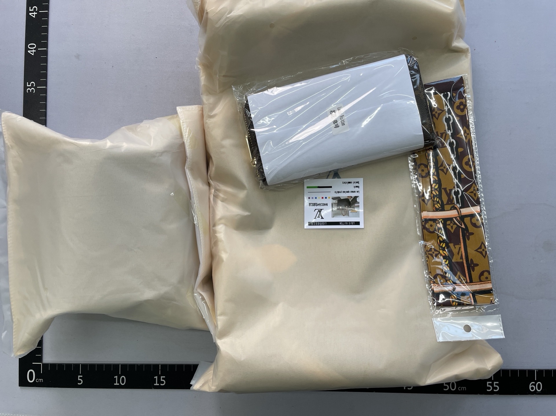 1500 -fashion bags (no returns or exchanges if there are no quality issues)