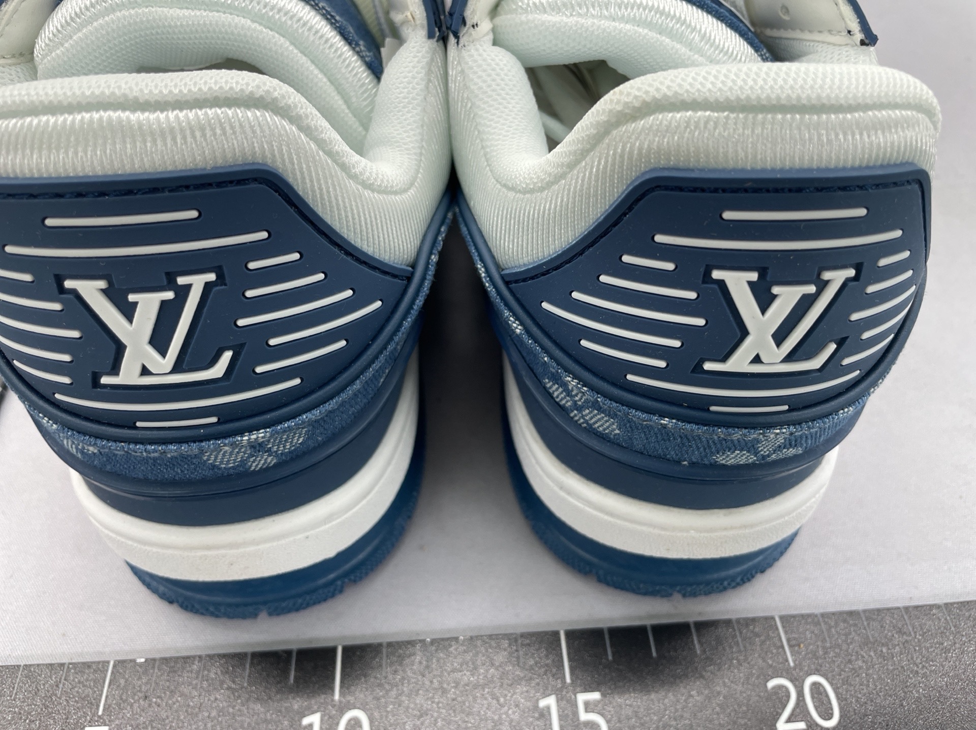 L-Trainer 运动鞋（预算）