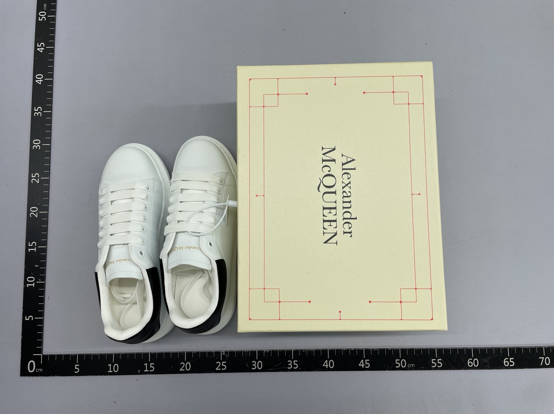 Classic and versatile white sneakers for men and women. couple’s style. made in italy (15% off) (nk)
