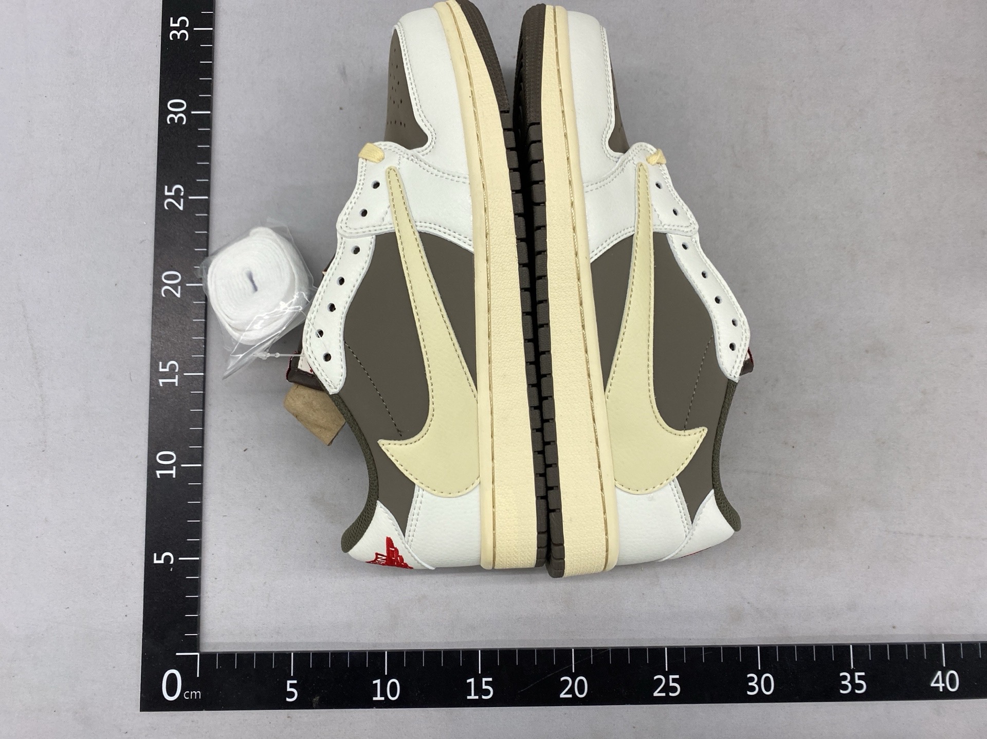 【S版】外贸订单福利特价/头层带刷色/Travis Scott x Jordan Air Jordan 1 二层绒面皮皮革 潮流复古 低帮 篮球鞋 男女同款 白棕色 反转摩卡 倒钩3.0