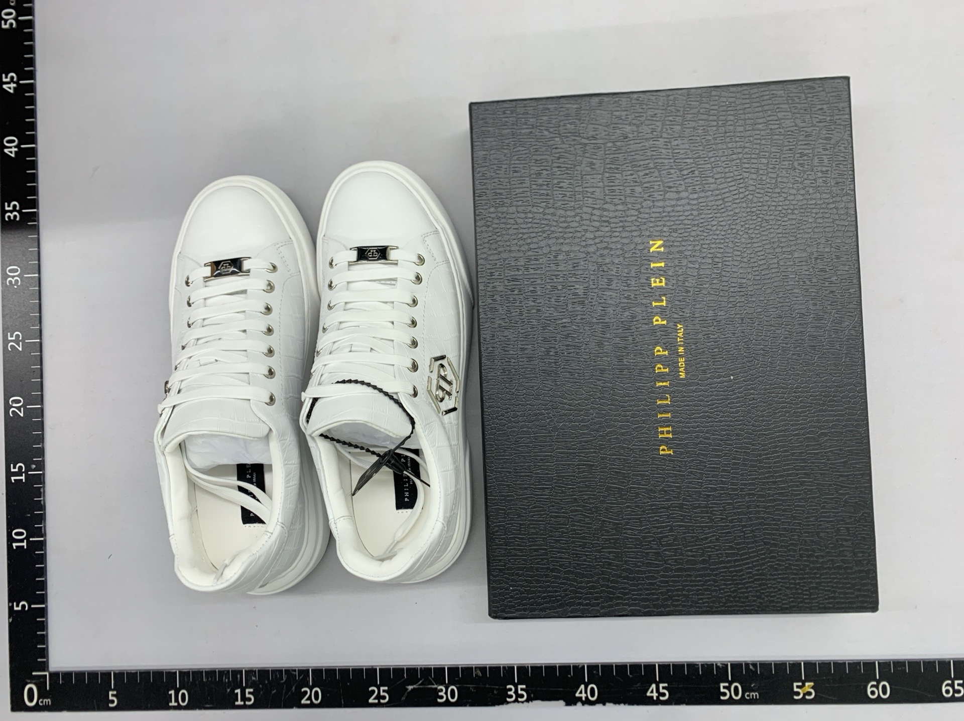 Thick sole sneakers for men, trendy brand, accessible luxury cowhide, breathable casual shoes, easiest for matchplaid outdoor sports white shoes for men
